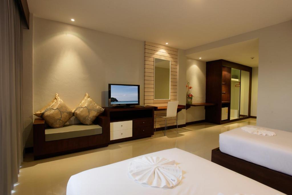 Nize Hotel - Sha Plus Phuket Room photo