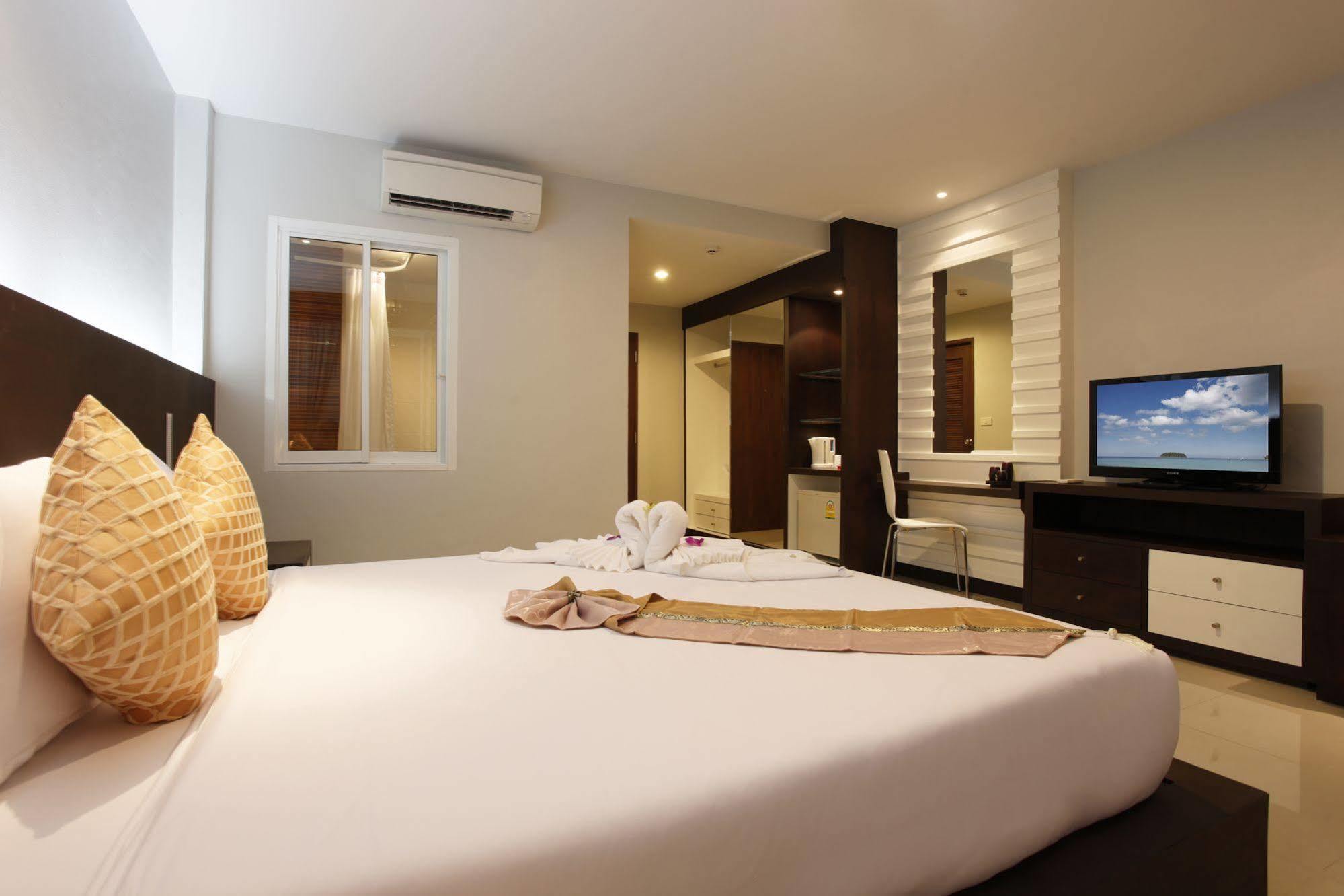 Nize Hotel - Sha Plus Phuket Exterior photo