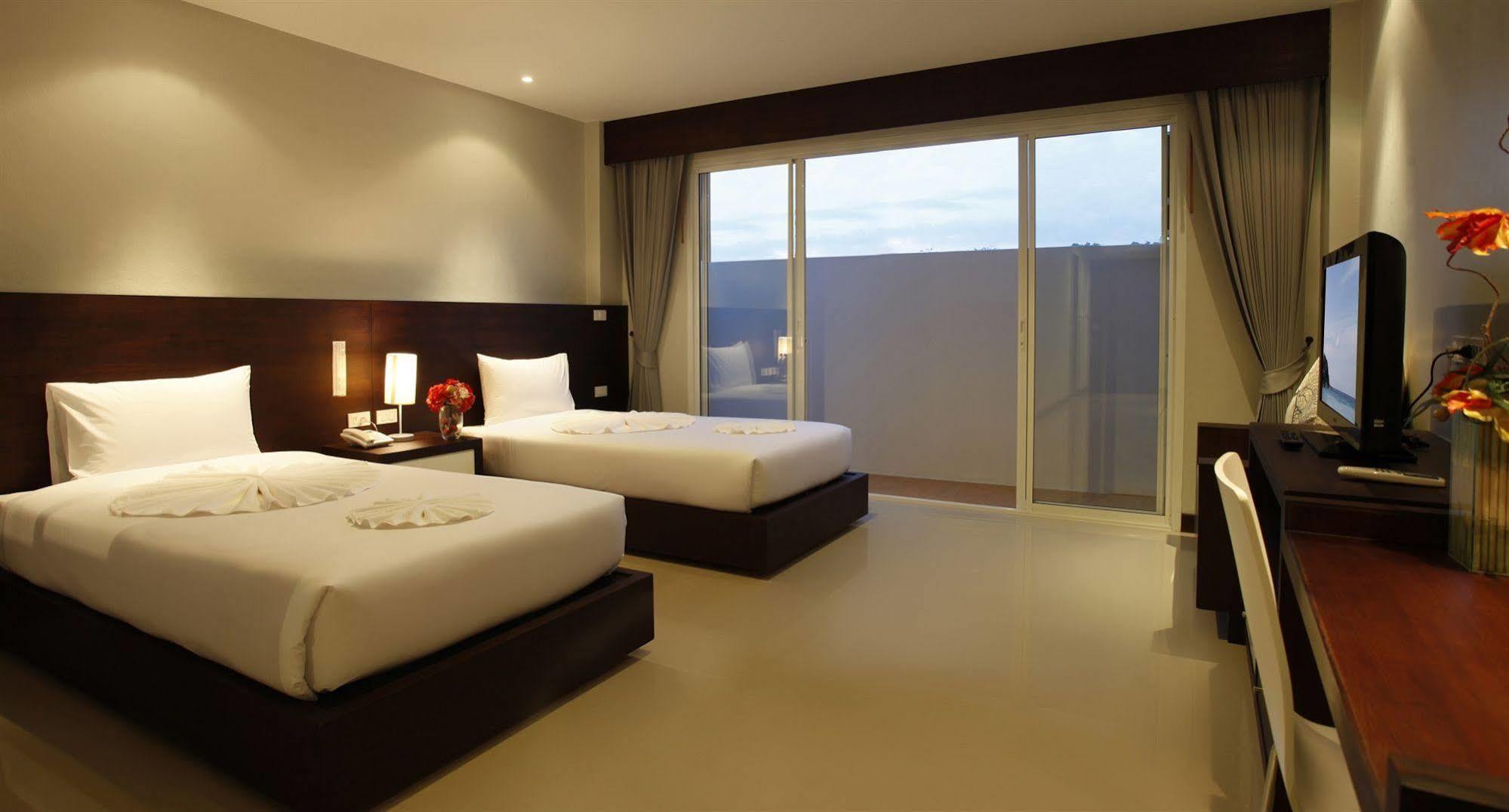 Nize Hotel - Sha Plus Phuket Exterior photo